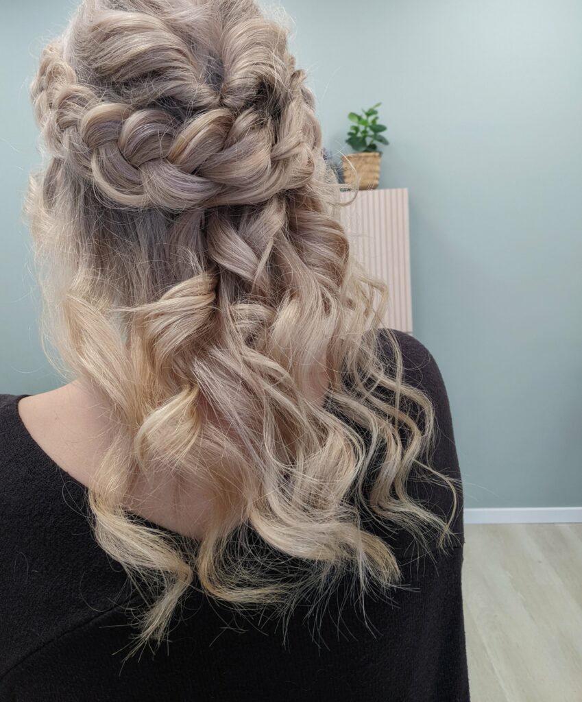 Omin Helsinki | Olaplex, Kevin Murphy, Balayage, Hiustenleikkaus